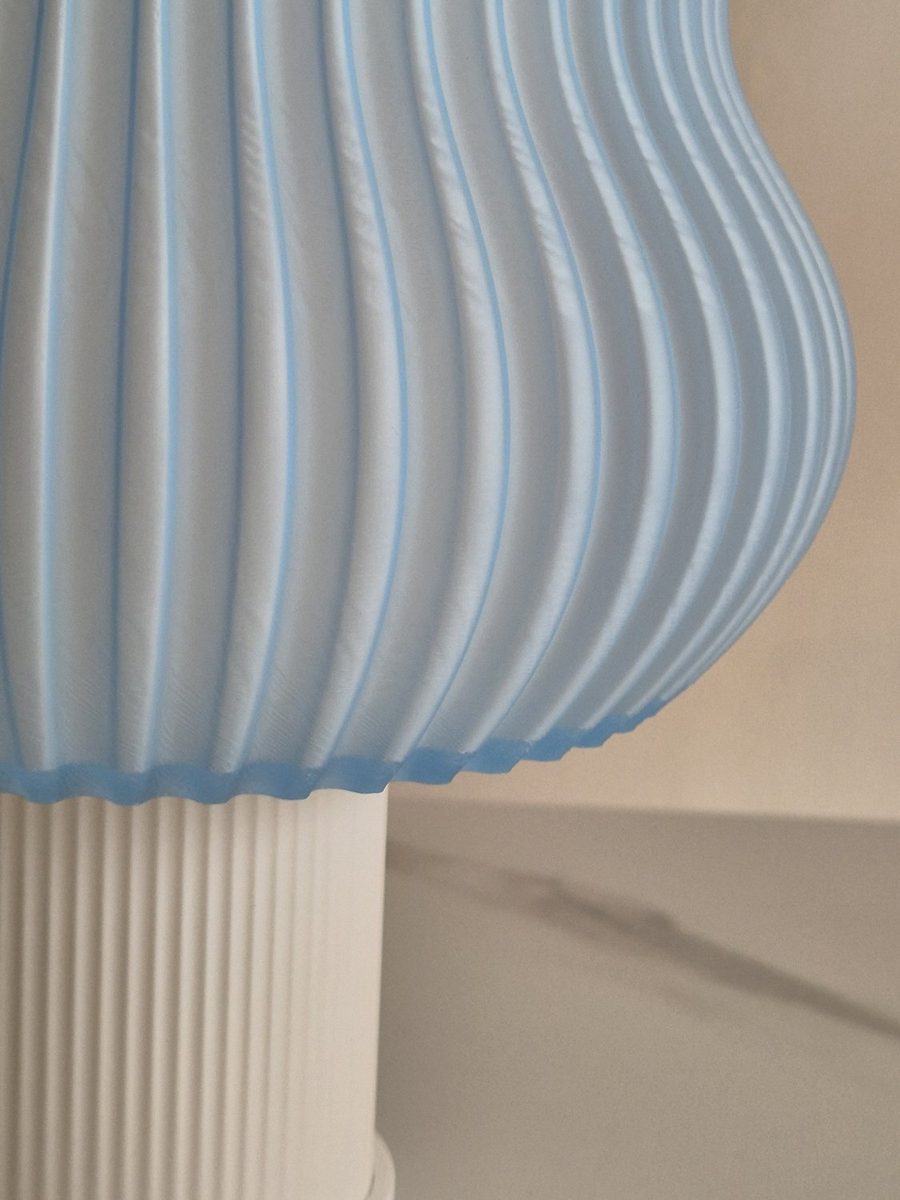 Close-up of the printed layers on a Wave shade
